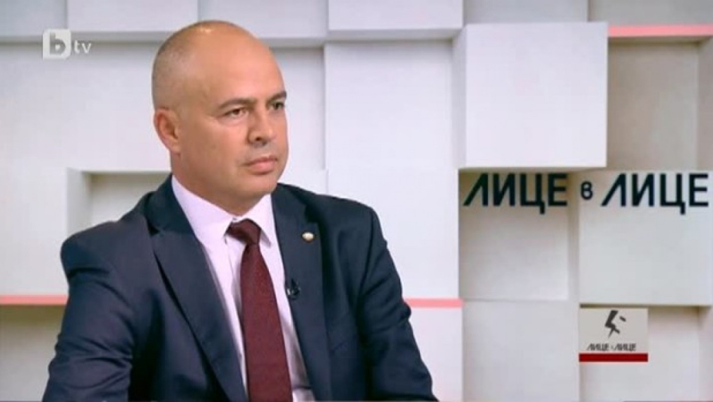 Свиленски: С оставките Борисов си купува още малко политически живот 