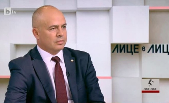 Свиленски: С оставките Борисов си купува още малко политически живот 