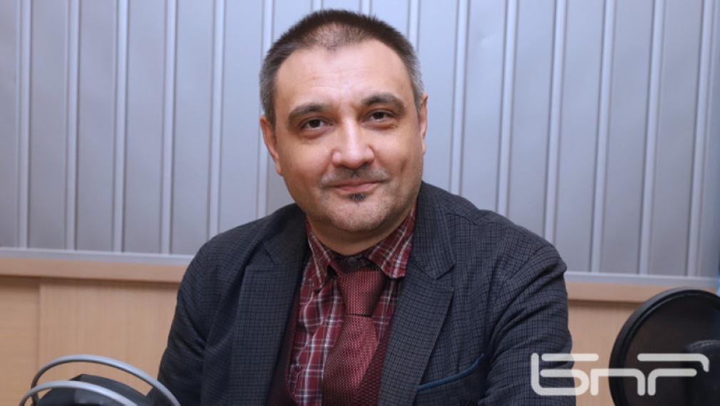 Доц. Чорбанов: Епидемията ще спре, когато всички се срещнат с коронавируса