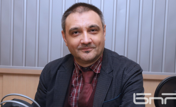 Доц. Чорбанов: Епидемията ще спре, когато всички се срещнат с коронавируса
