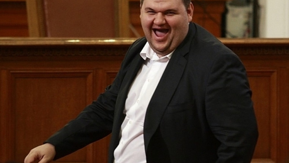 Депутатите одобриха „медийния закон“ на Пеевски без да е минал през комисии