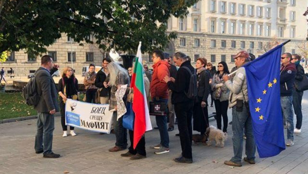 Протестът от Орлов мост се премести пред президентството 