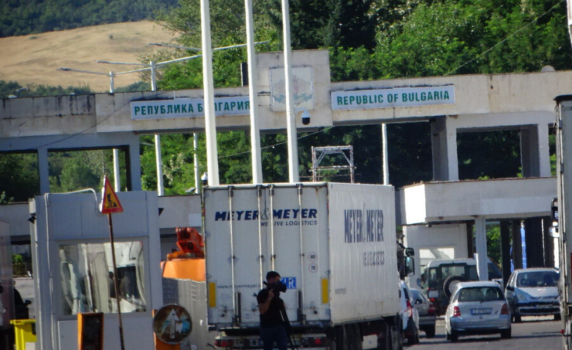 МВнР: Тестването за COVID-19 на "Промахон" е на избирателен принцип