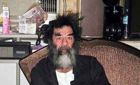 10 години след смъртта на Саддам Хюсеин: Агентът, разпитвал иракския лидер, разкри страшни истини
