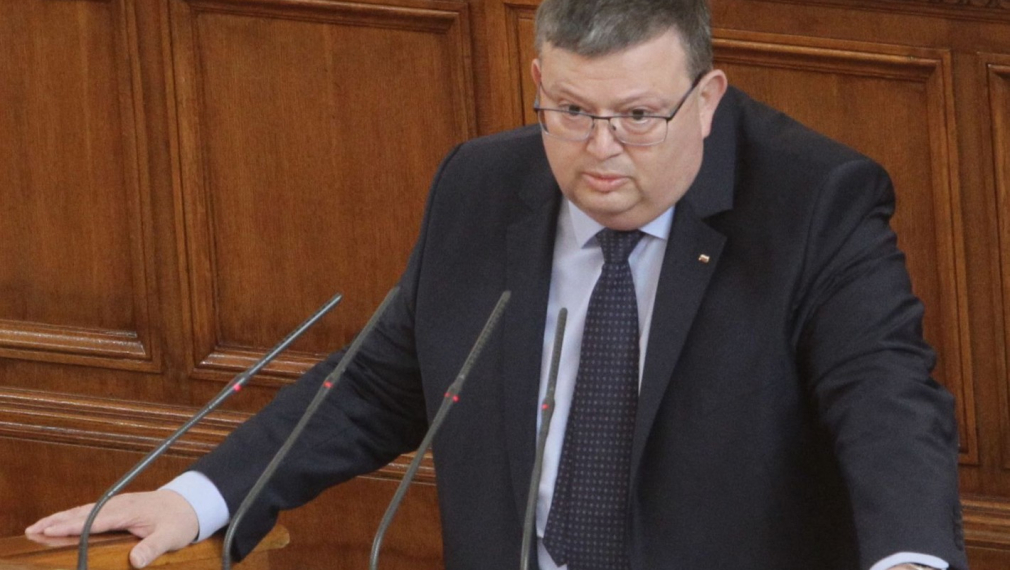  Парламентът прие доклада на КПКОНПИ след спор между БСП и Сотир Цацаров