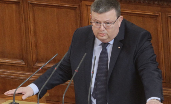  Парламентът прие доклада на КПКОНПИ след спор между БСП и Сотир Цацаров
