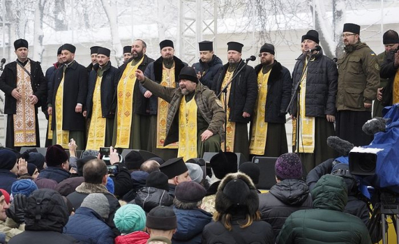 Зад приказките за „декомунизация“ украинската власт се държи също като болшевиките атеисти