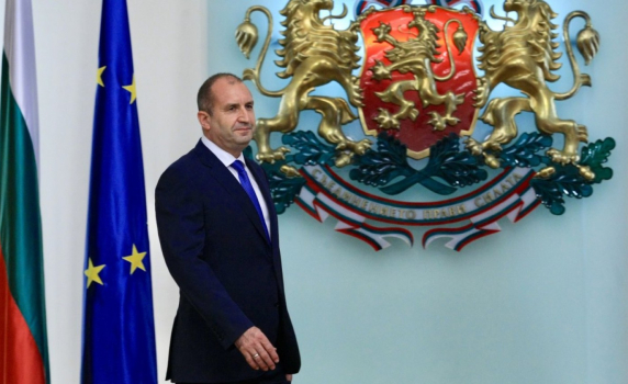  Радев: Не надхвърлям правомощията си с разговорите за нов главен прокурор