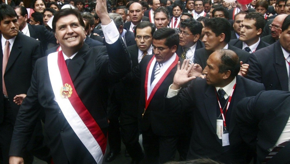 Бивш президент на Перу се самоуби при арестуването му