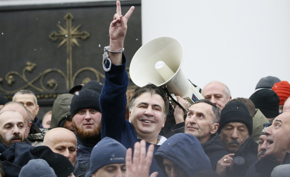 Привърженици на Саакашвили го освободиха със сила