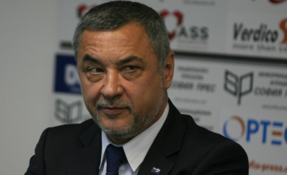 Симеонов: Ако Борисов даде Бузлуджа на Корнелия, аз искам Шипка