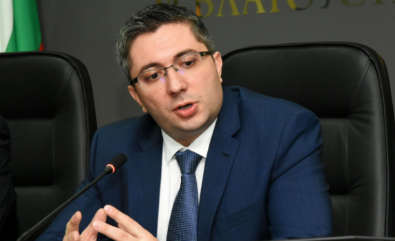 Нанков: Возя се в колата на премиера, защото имам какво да отчета