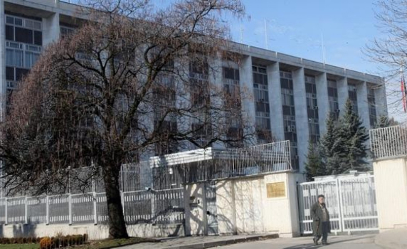 Демонстранти пред руското посолство подкрепиха новата власт в Киев