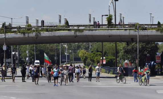 Протестиращи блокираха ключови булеварди в столицата