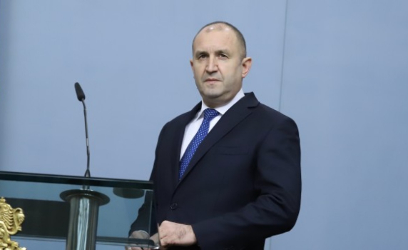 Радев извикал началниците на служби, отишли заместници