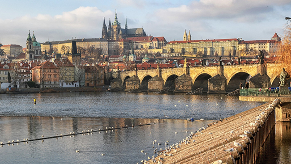 Прага, Вълтава, мостове и зимни приказки 