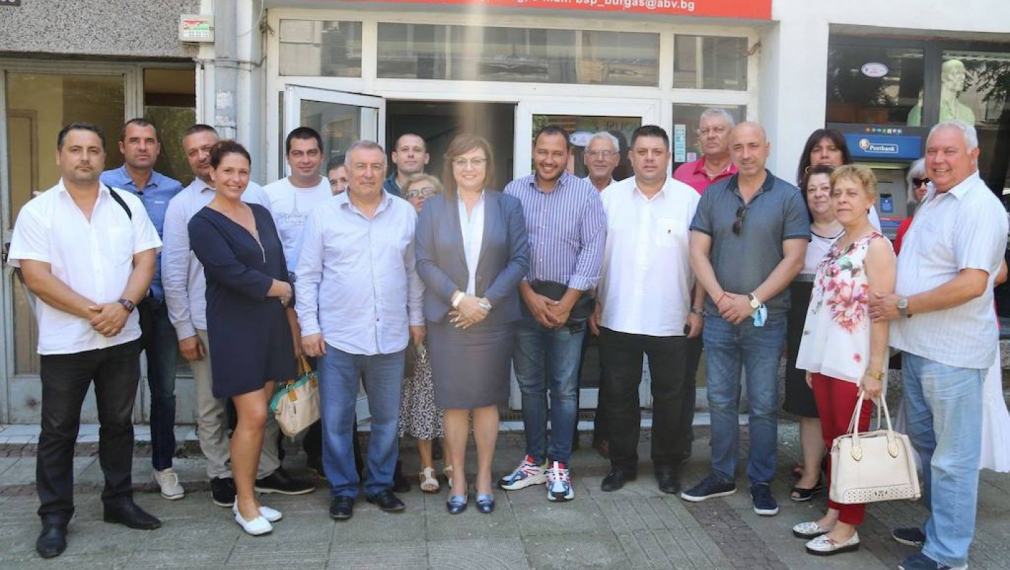 Нинова: Правителството срина доверието на Европа към България. Оставката му ще го върне