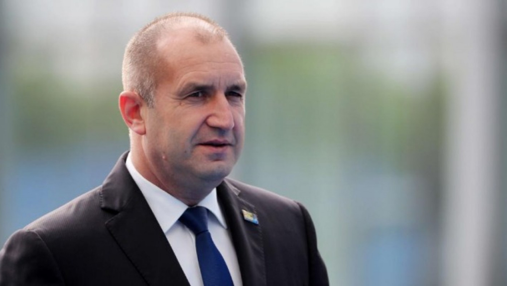 Румен Радев: Трябва да пазим авторитета на Плевнелиев, дори когато той самият не знае как да го опази