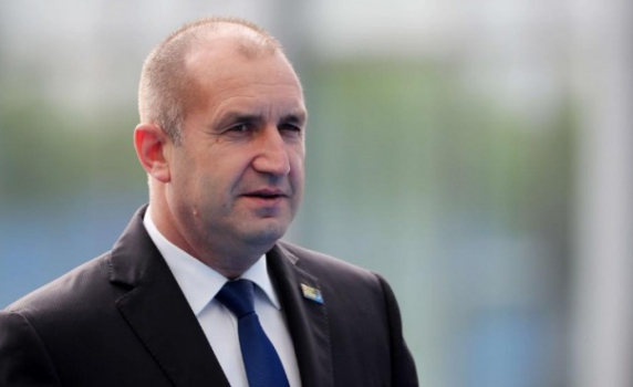 Румен Радев: Трябва да пазим авторитета на Плевнелиев, дори когато той самият не знае как да го опази