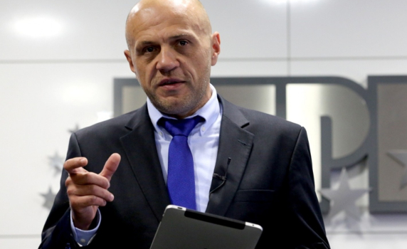 Дончев: Не спираме обществени поръчки заради безпаричие