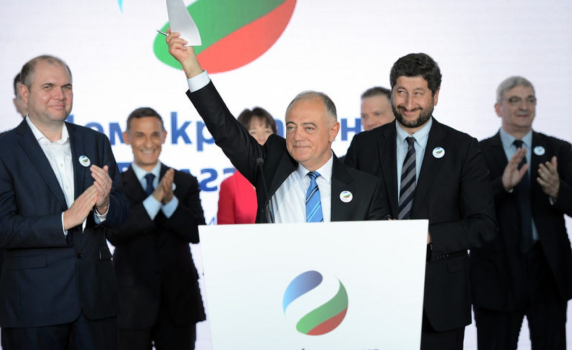 ДБ: БКП е в ръководството на ГЕРБ, а Плевнелиев е бил щатен комсомолски секретар