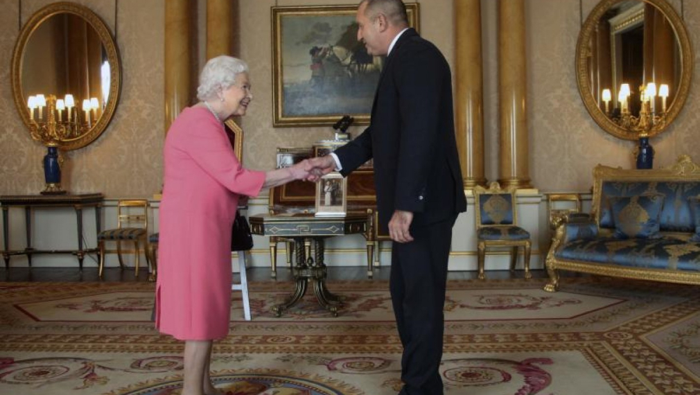 Президентът Радев покани кралица Елизабет II у нас