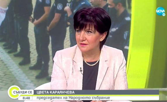 Караянчева: Президентът има идея да събори правителството, но няма да успее