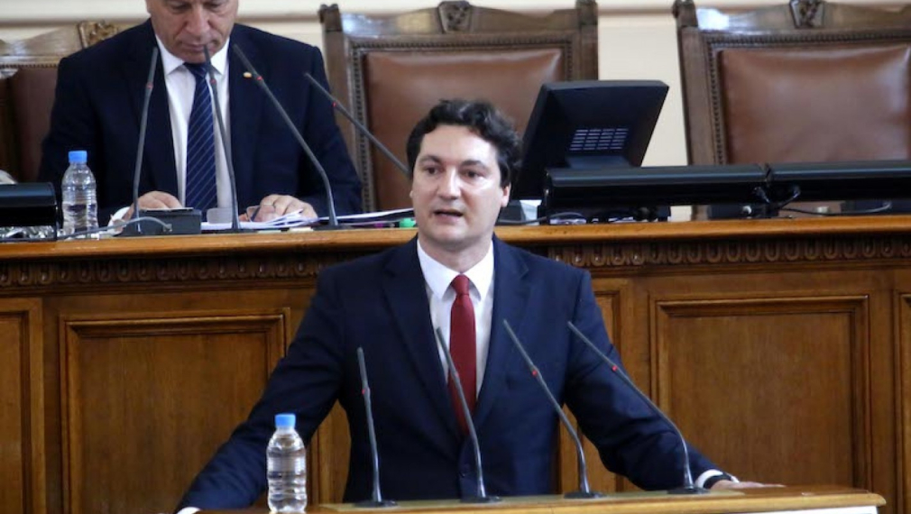 Крум Зарков към управляващите: Превърнахте държавата в царство на несправедливостта със знаме 500-еврова банкнота