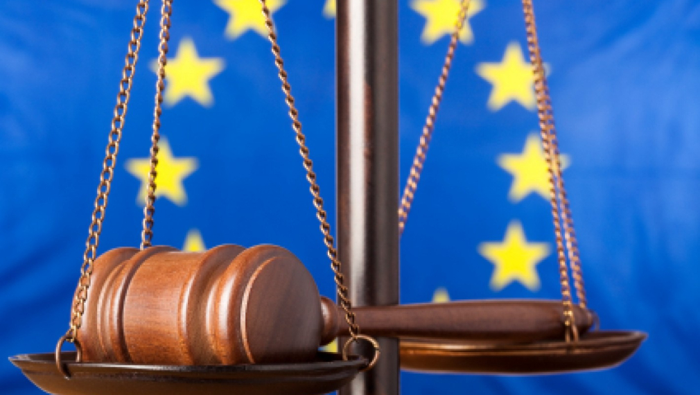 Съдът на ЕС: Понятието „съпруг/съпруга“ обхваща съпрузите от един и същ пол