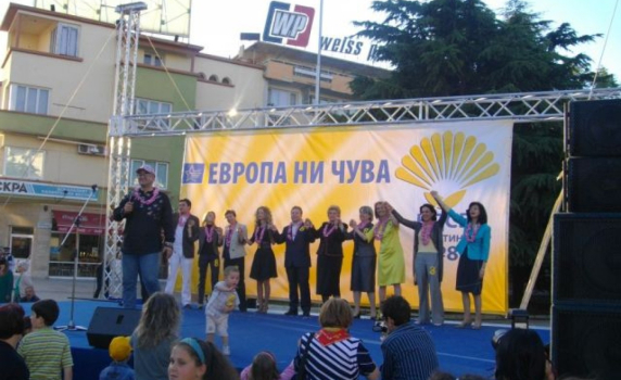 Слоганът на ГЕРБ "Европа ни чува" вече е ползван от НДСВ през 2009 г.