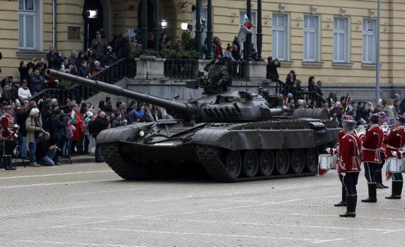 Военният парад на 6 май ще включва и бойна техника