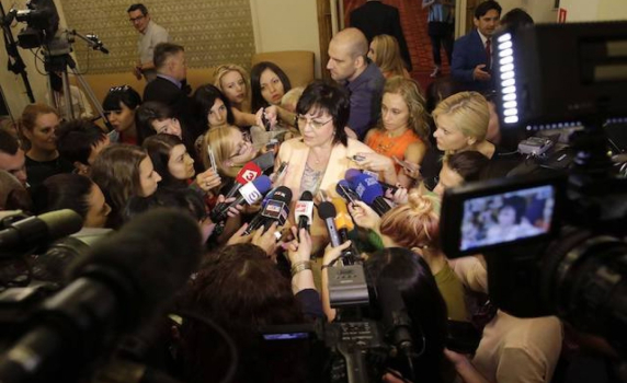 Нинова: Оповестете политиците, финансирани от КТБ