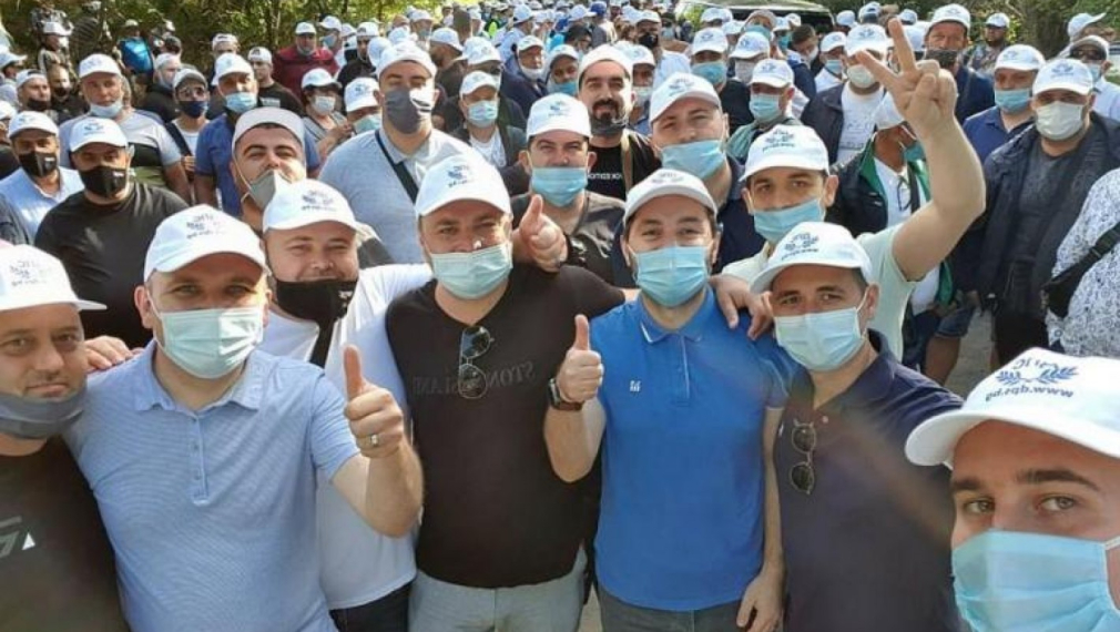 Карадайъ пристигна в Росенец. Над 5000 активисти на ДПС готови да защитават Доган