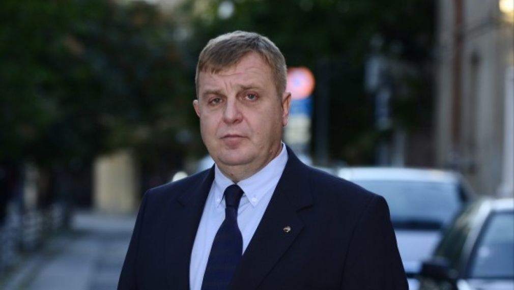 Стотици напускат ВМРО заради несъгласие с политиката на Каракачанов