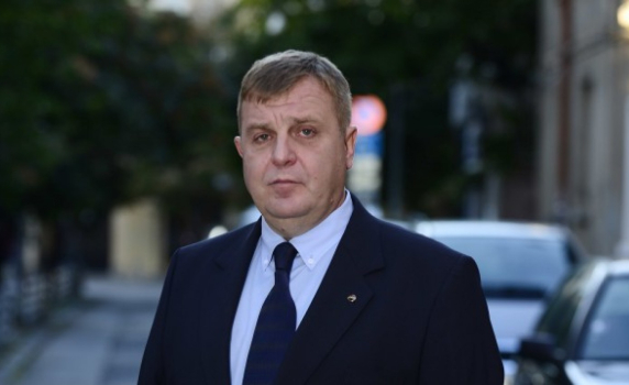 Стотици напускат ВМРО заради несъгласие с политиката на Каракачанов