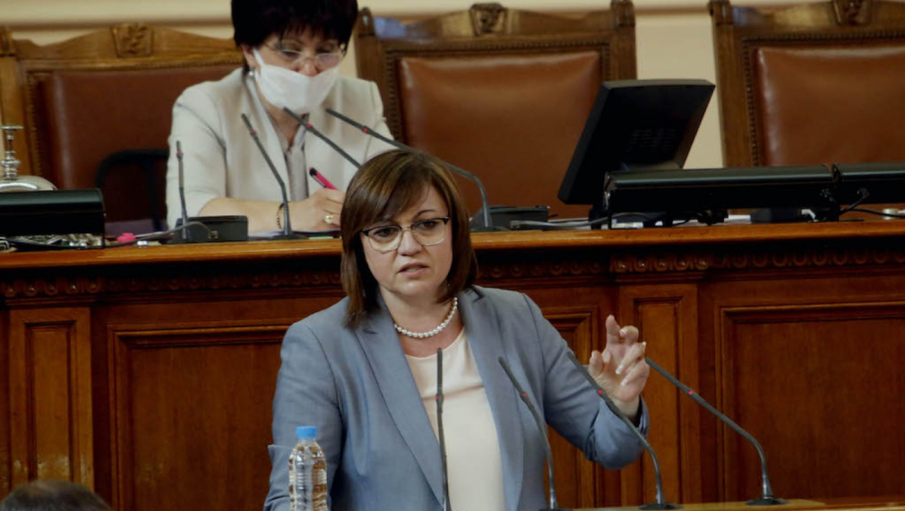Нинова: Хартиената ви политика няма нищо общо с живия живот