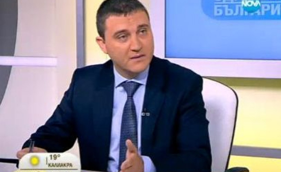 Заместникът на Дянков: Здравната министърка да спре да говори за данъци