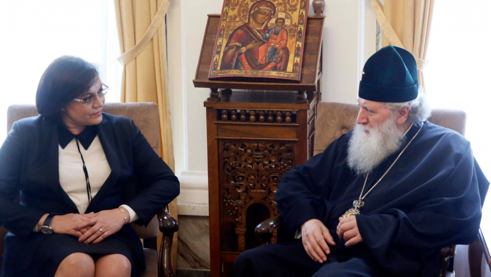 Корнелия Нинова се срещна с патриарх Неофит 