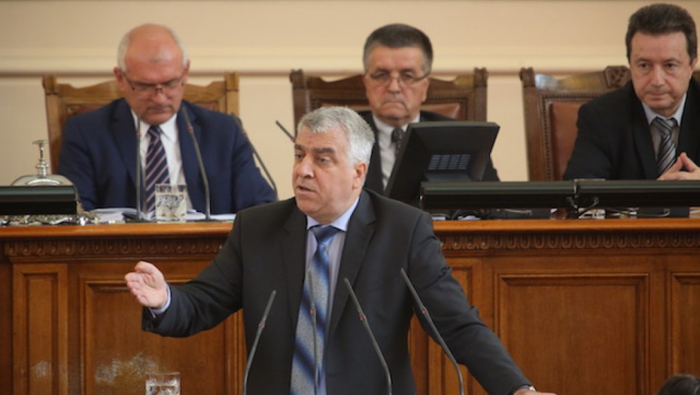 Гечев: Кабинетът иска НС да сложи печат на 2,4 млн. лв. без да знае за какво 