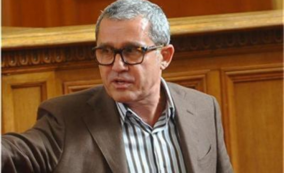 Йордан Цонев: ГЕРБ са довели футболни агитки пред парламента
