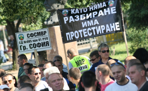 Синдикат в МВР иска по-високи заплати от 1 юли