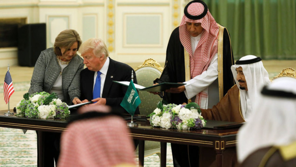 Тръмп сключи в Рияд най-голямата военна сделка за САЩ 