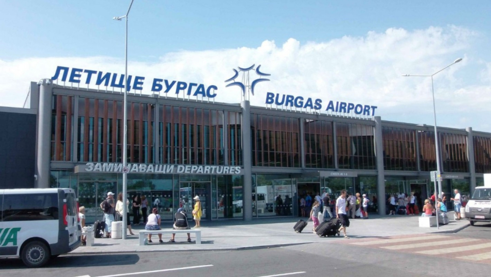 Отмениха първия туристически чартър за България 