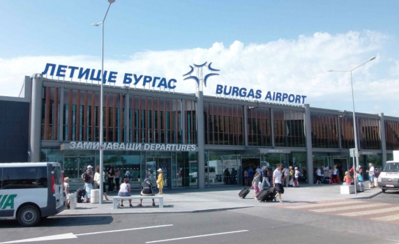 Отмениха първия туристически чартър за България 