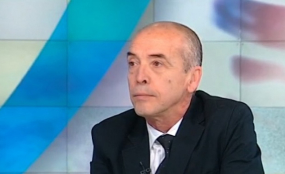Доц. Мангъров пред “Факти”: къде бъркат щабът, политиците и Гешев