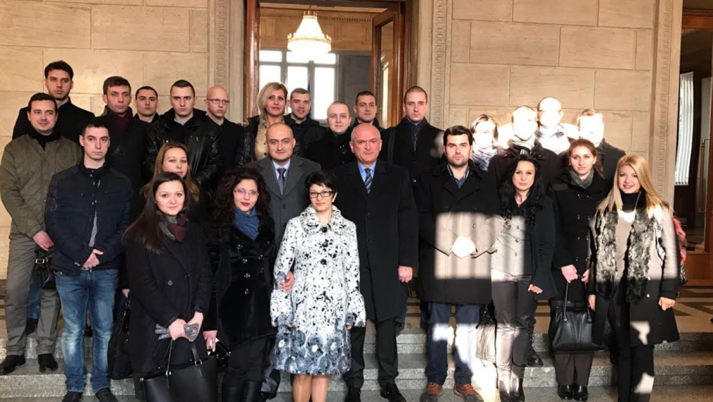 ГЕРБ се регистрираха първи за изборите
