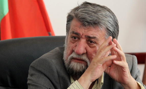 Вежди Рашидов призова незабавно да се спре вандалщината върху Белоградчишките скали