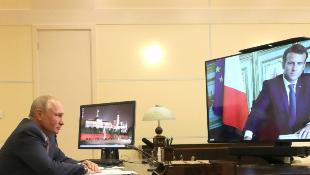 Макрон пред Путин: Франция почита жертвите, които даде Съветският съюз във ВСВ