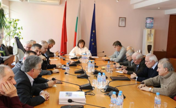 Нинова: Да дадем думата на професионалистите за решаване на водната криза