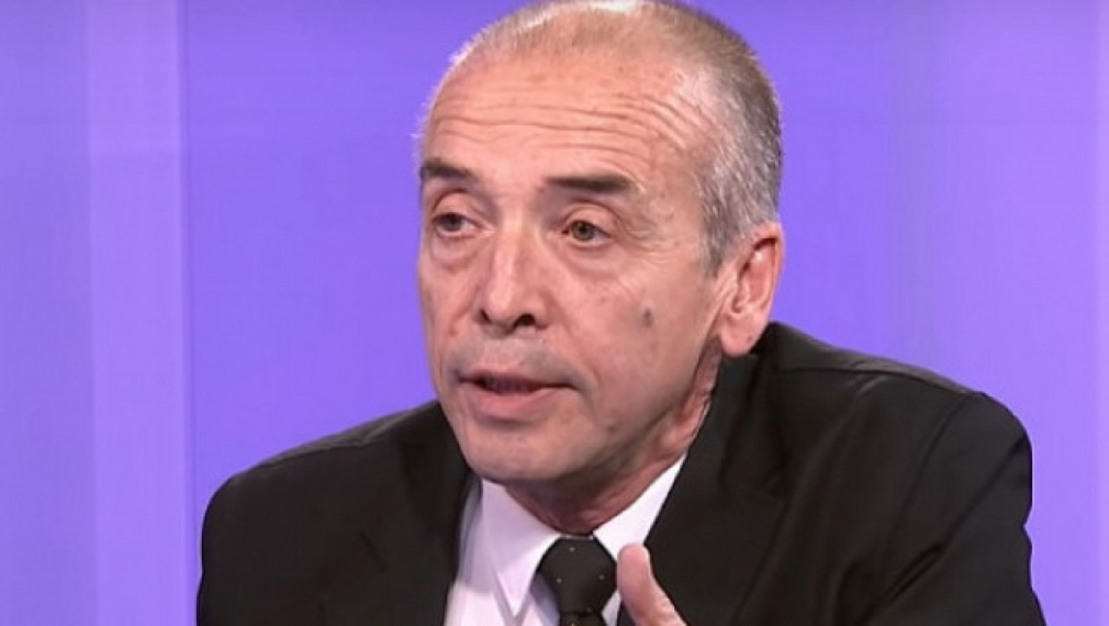 Доц. Мангъров: Пик на коронавируса у нас няма да се случи